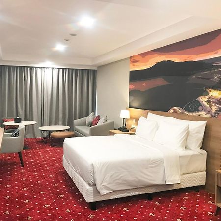 Labersa Hotel & Convention Center Samosir Sinapuran Exterior photo