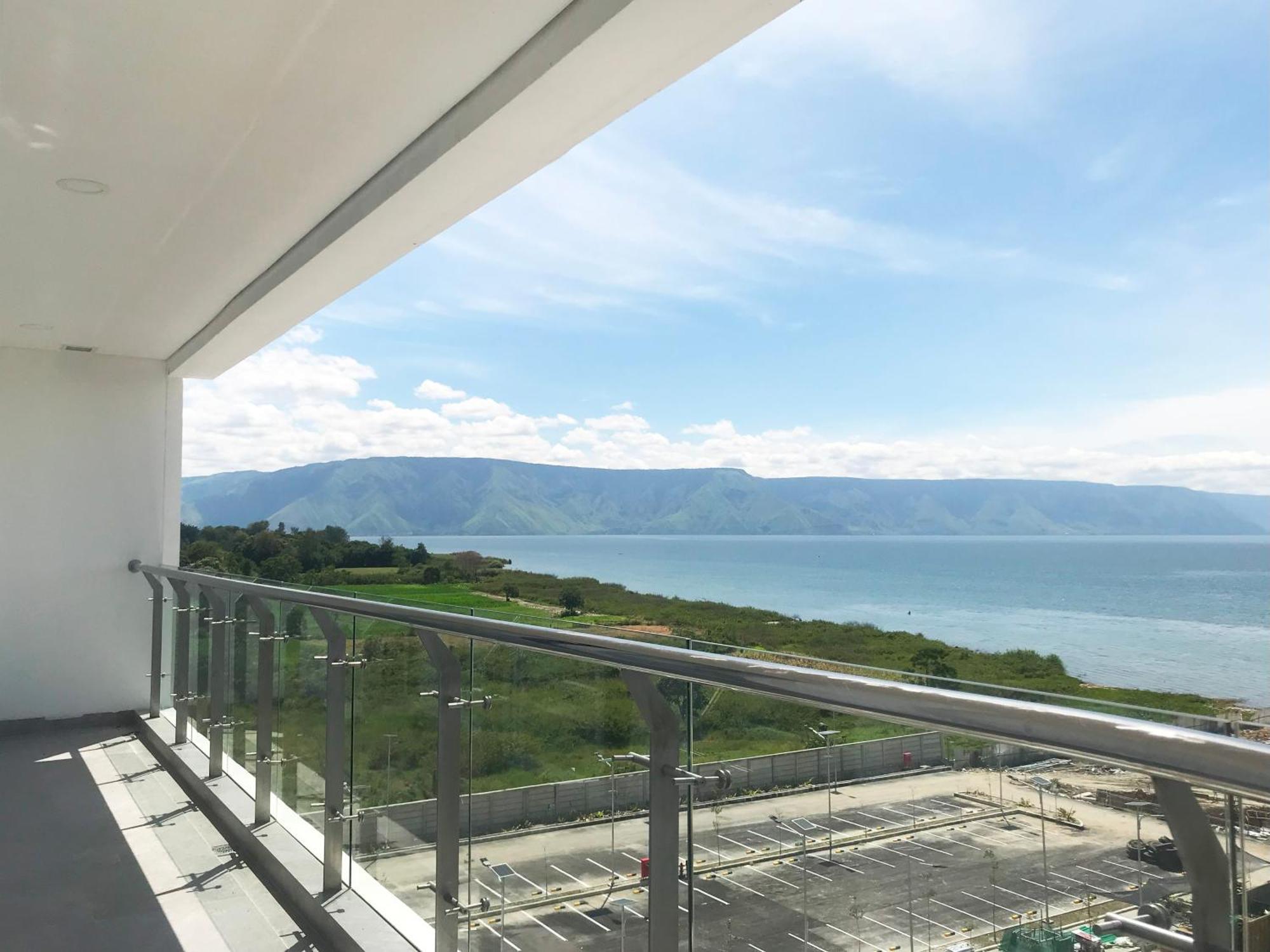 Labersa Hotel & Convention Center Samosir Sinapuran Exterior photo