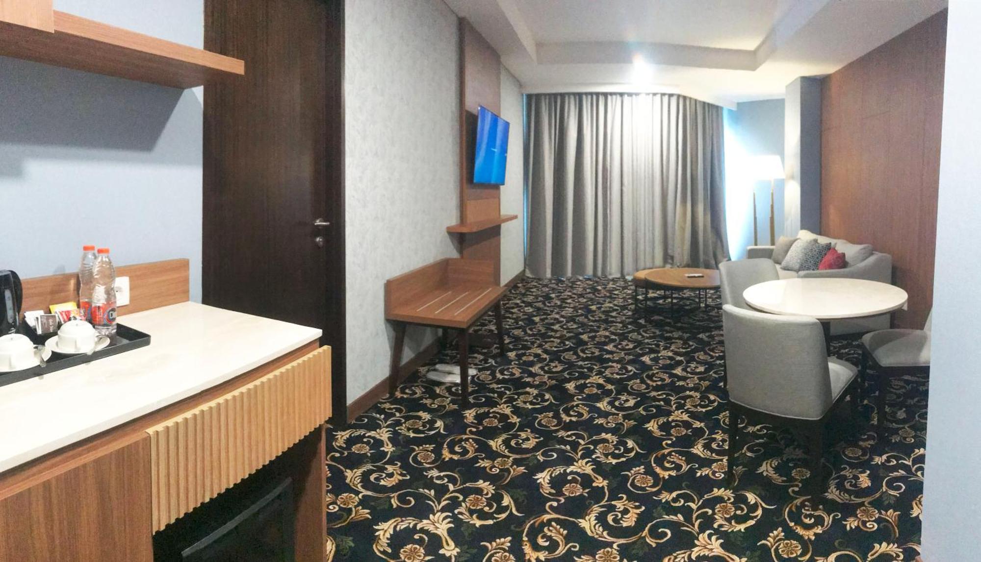 Labersa Hotel & Convention Center Samosir Sinapuran Exterior photo