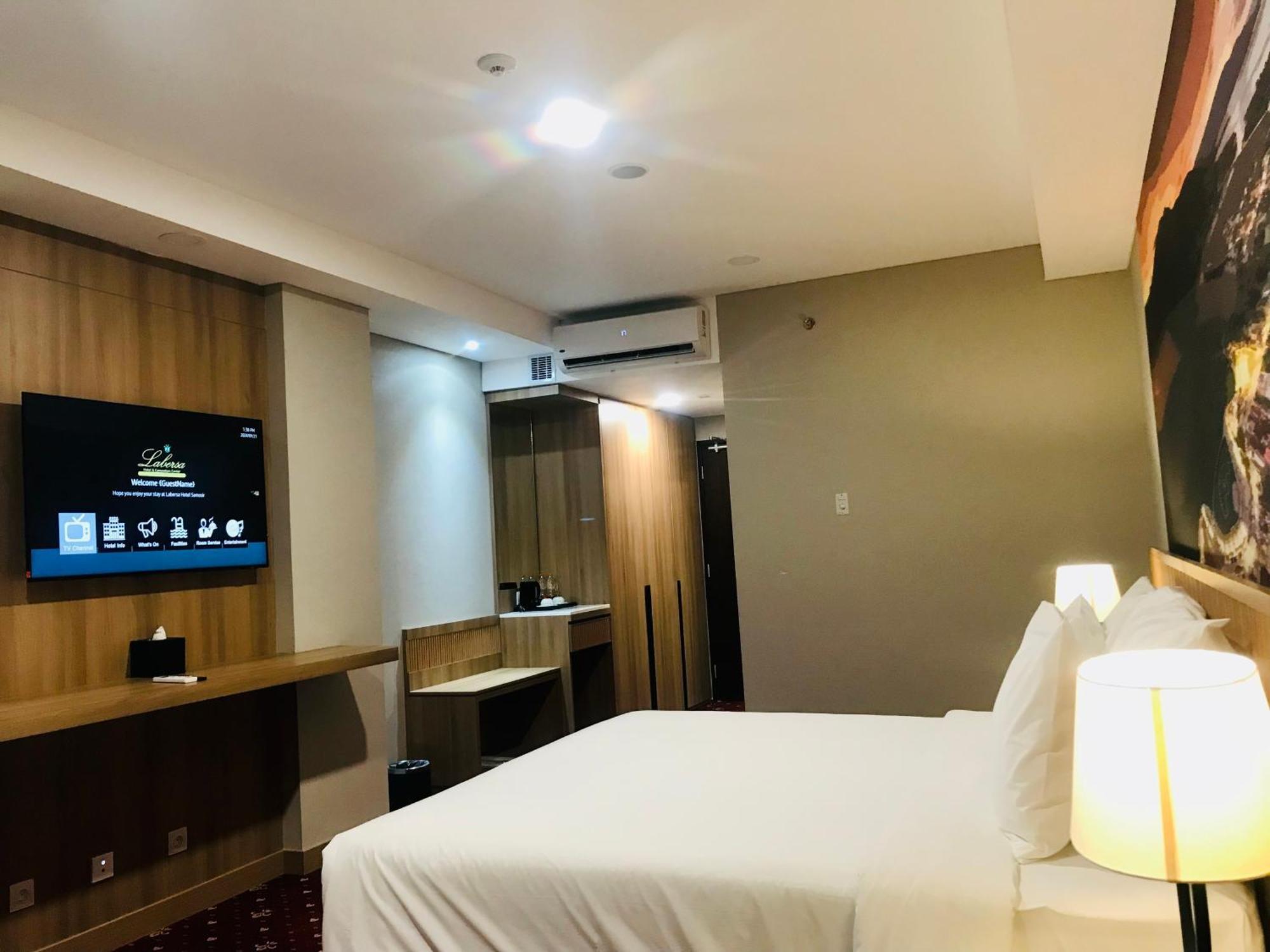 Labersa Hotel & Convention Center Samosir Sinapuran Exterior photo