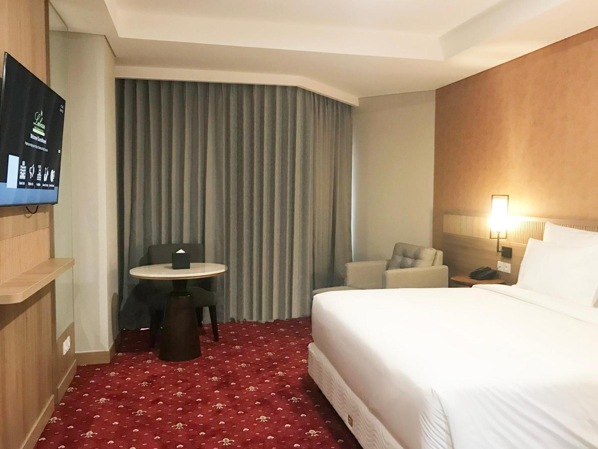 Labersa Hotel & Convention Center Samosir Sinapuran Exterior photo