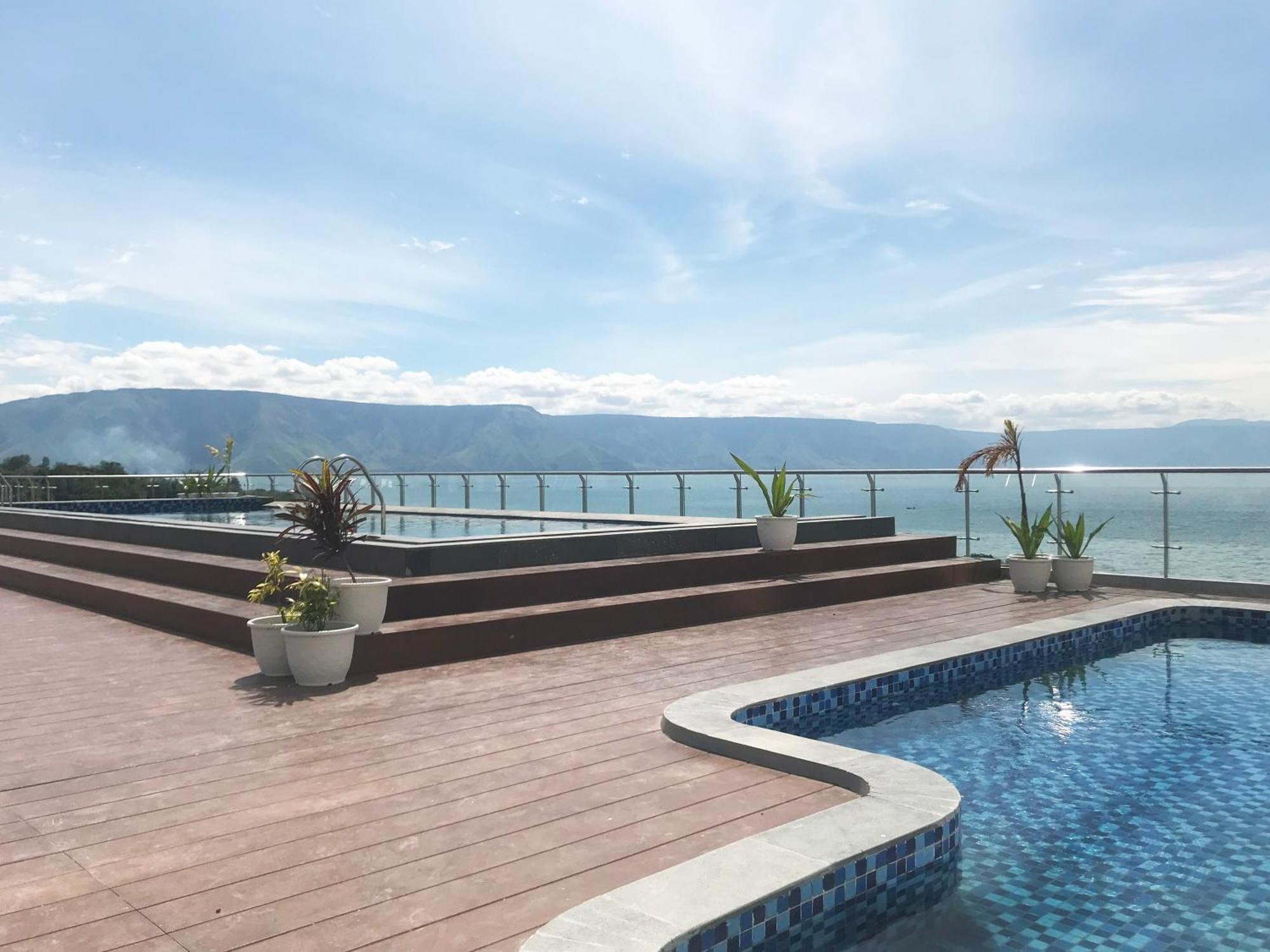Labersa Hotel & Convention Center Samosir Sinapuran Exterior photo